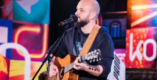 BONUS: Pokáč - Holky to objektivně lehčí maj / Mám doma kočku / Dej mi pusu / Matfyzák na discu